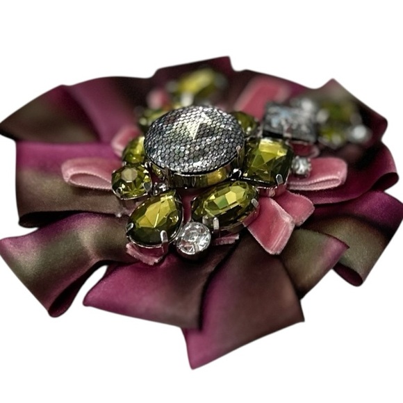 NWT LOFT Pink & olive Green Gem ribbon velvet Brooch 3 inch - Picture 3 of 6
